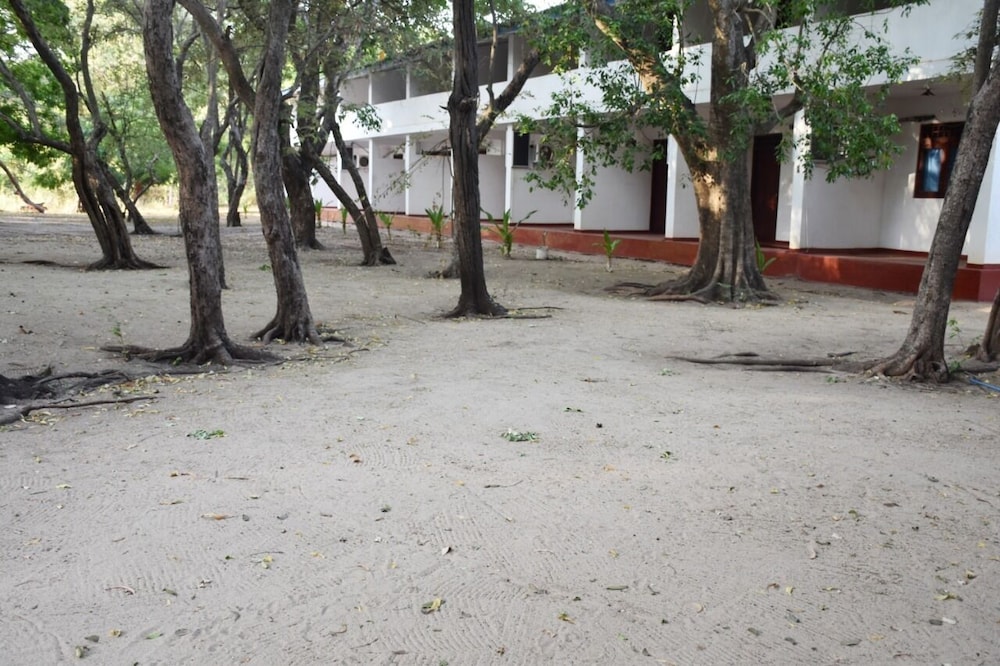 Nilaveli Crystal Blue Hotel 23/26