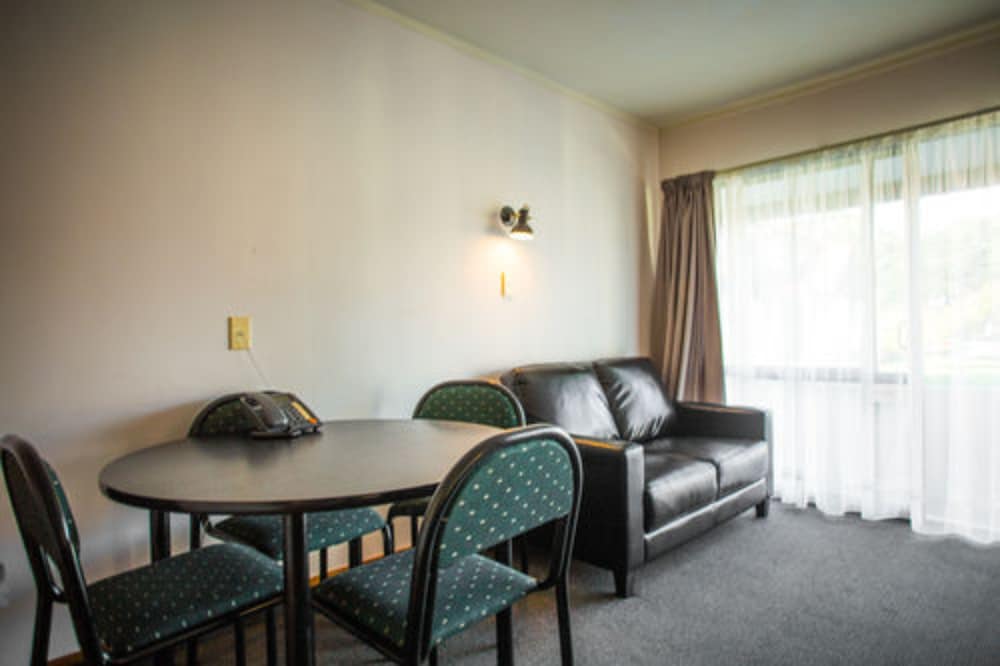 Bennetts Thermal Pools Motor Inn 29/44