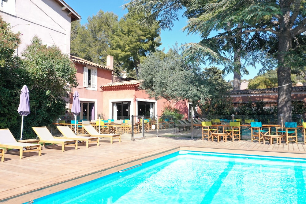 Les Jardins de Cassis - Parking Jacuzzi Piscine Chauffee 16/19