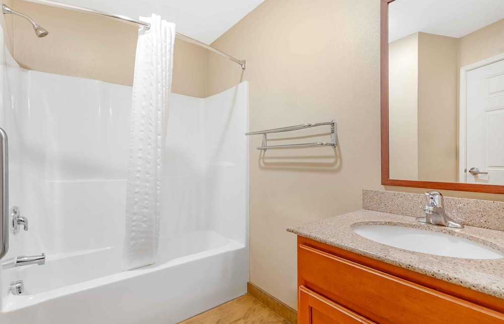 استوديو بسرير كوين، CANDLEWOOD SUITES BARTLESVILLE EAST 7/8