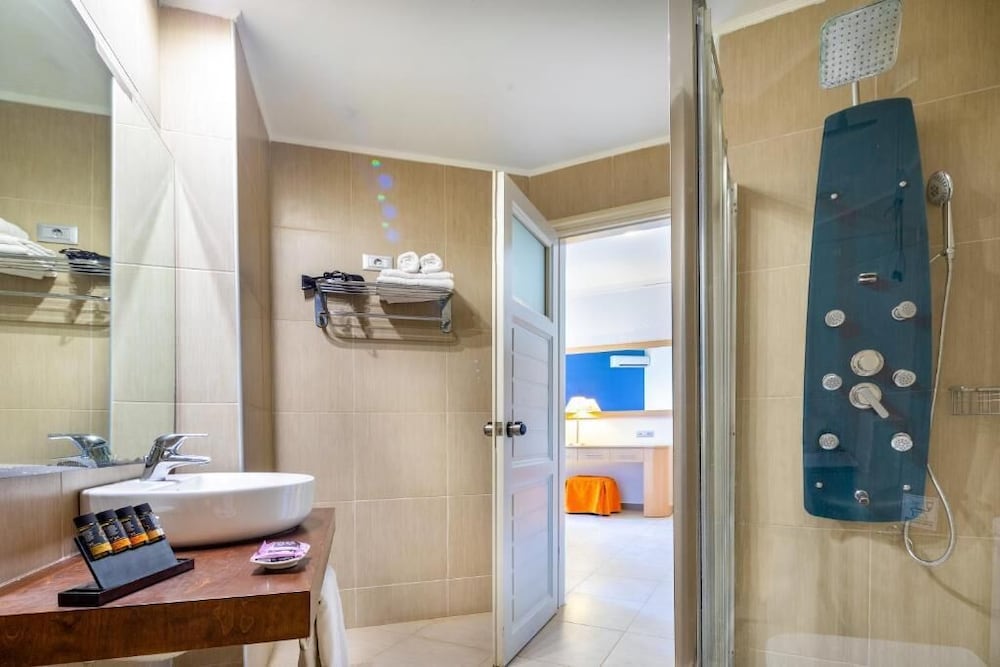Elena Hotel 47/51