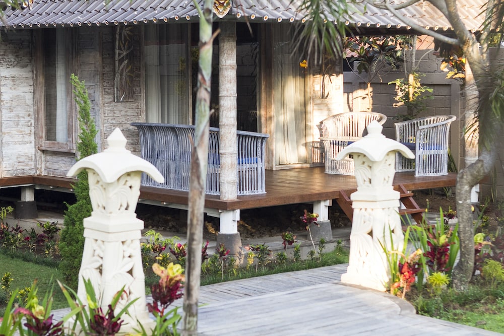 The Palm Grove 8/48