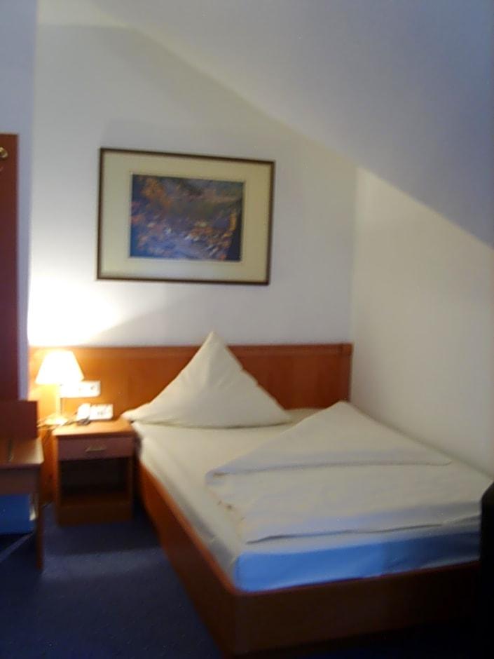 Hotel Vier Jahreszeiten 11/36