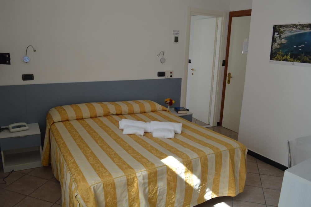 Hotel delle Rose 15/72