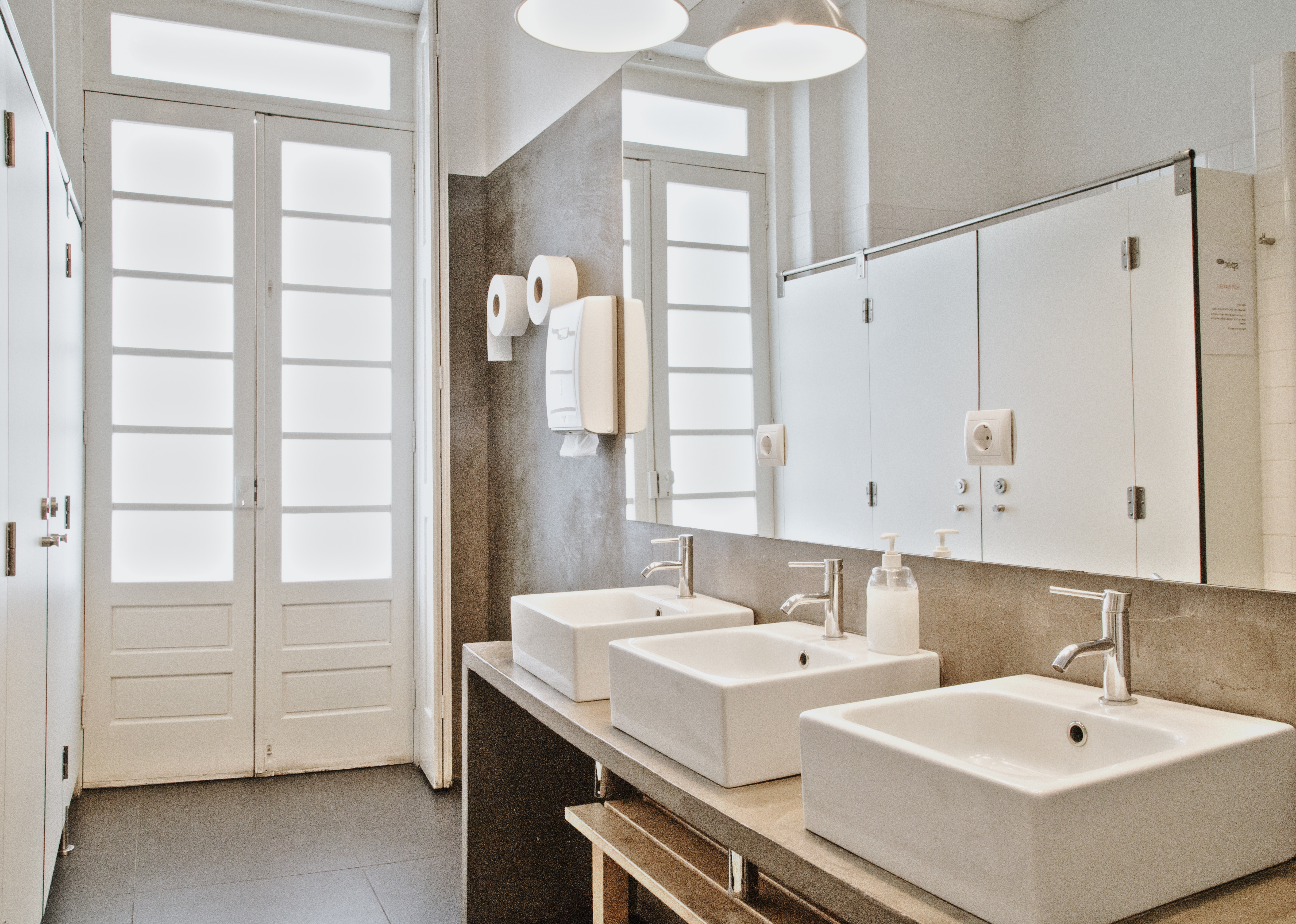 Mixed Dorm, 8 People, Shared Bathroom