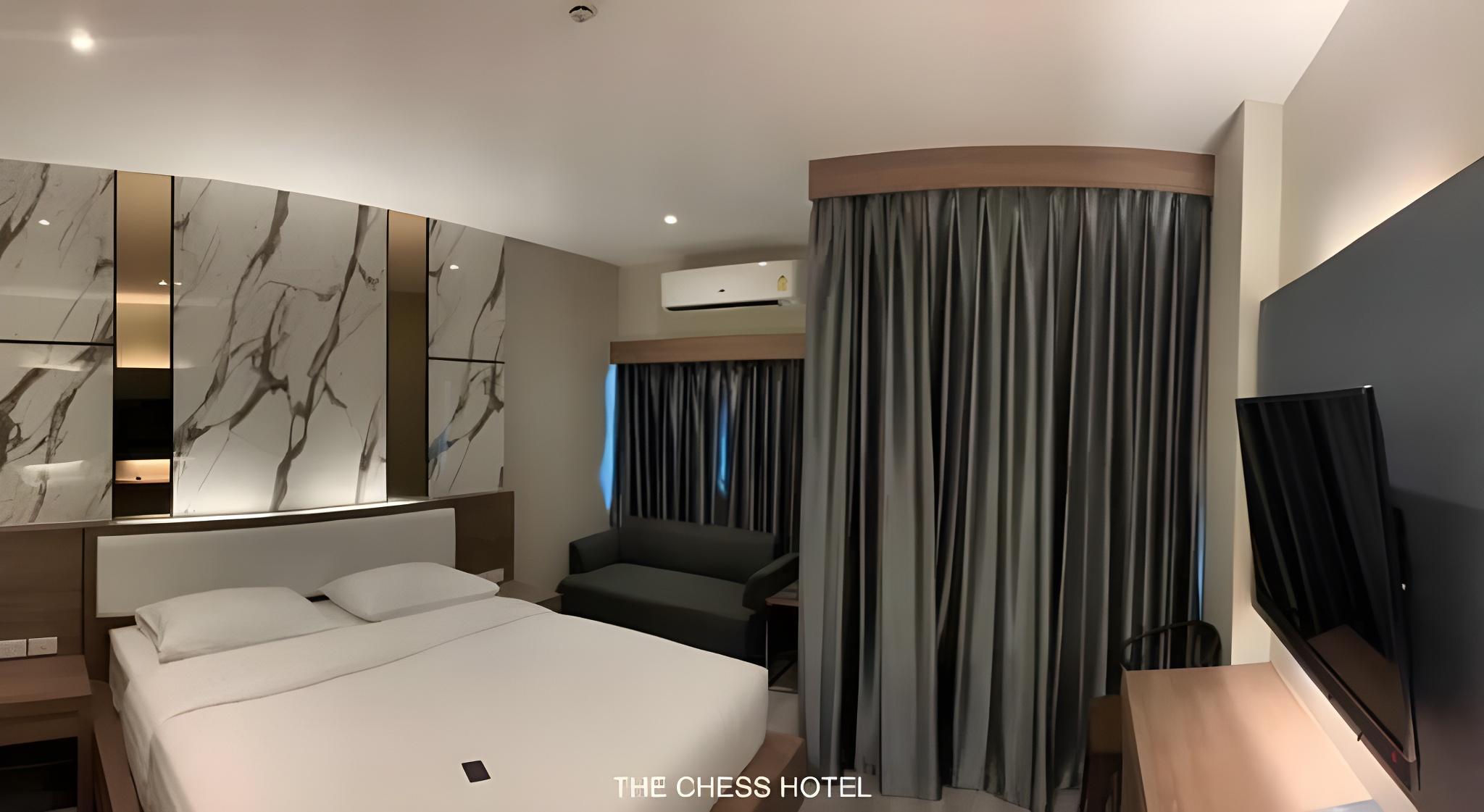 The Chess Hotel 25/38