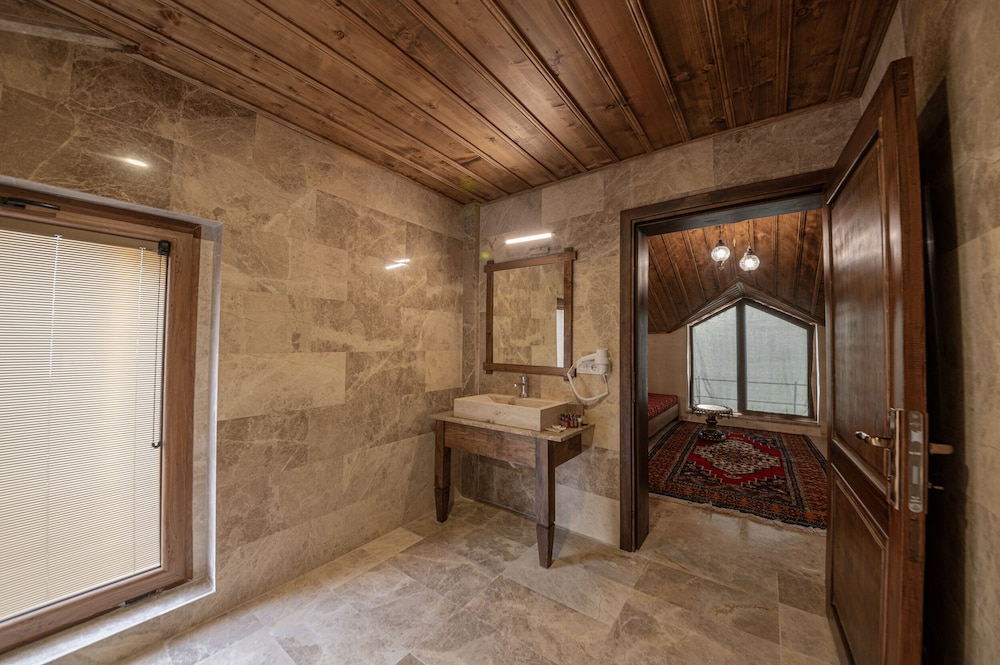 Remus Romulus Cappadocia 21/50
