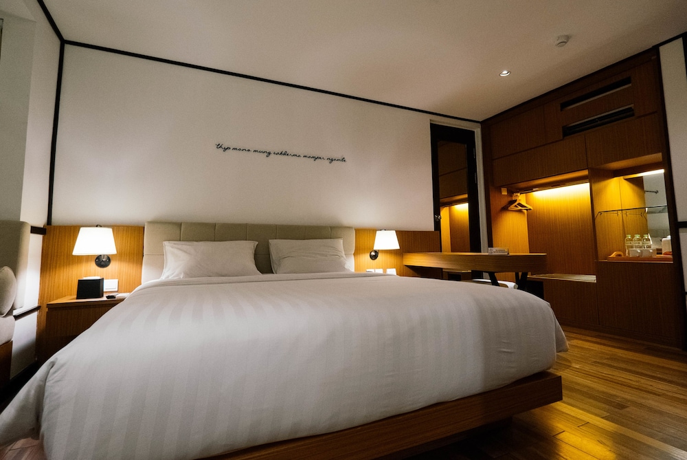Hotel Namin Bandung 8/67