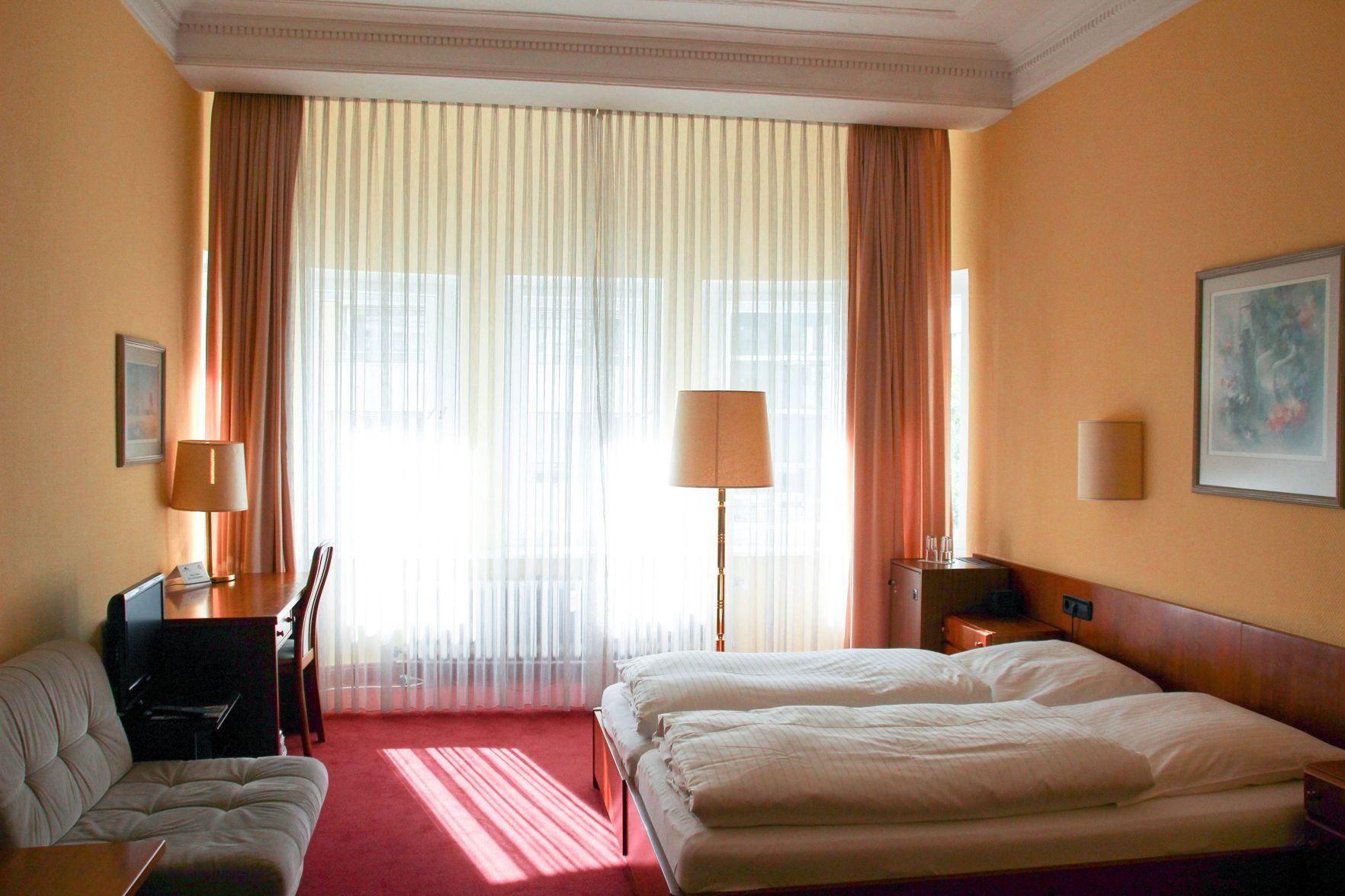 King Bed, External Bathroom