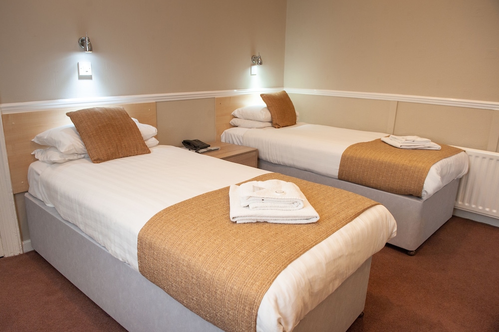 ROOM, TWIN BEDS
