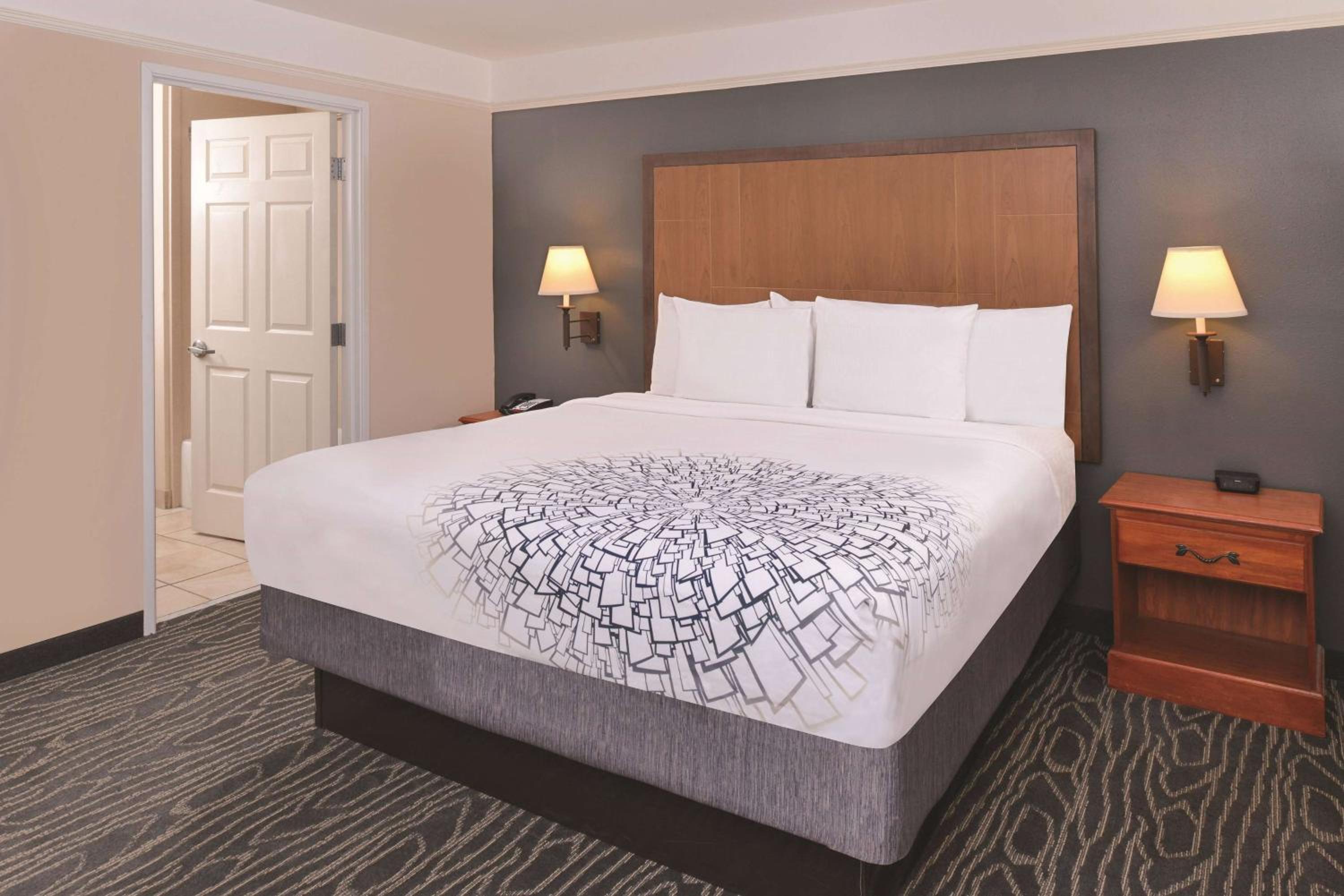 جناح ديلوكس بسرير كينج بإطلالة على الجبل، La Quinta Inn & Suites by Wyndham Ruidoso Downs 3/7