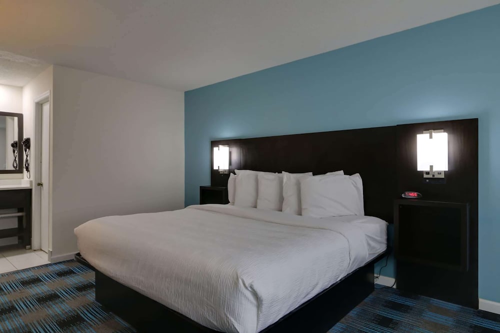 Travelodge by Wyndham Calhoun South I-75 13/40