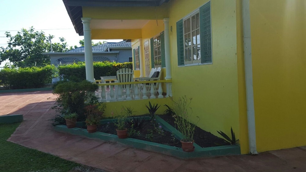 Ocho Rios Almond Tree Villas 11/16
