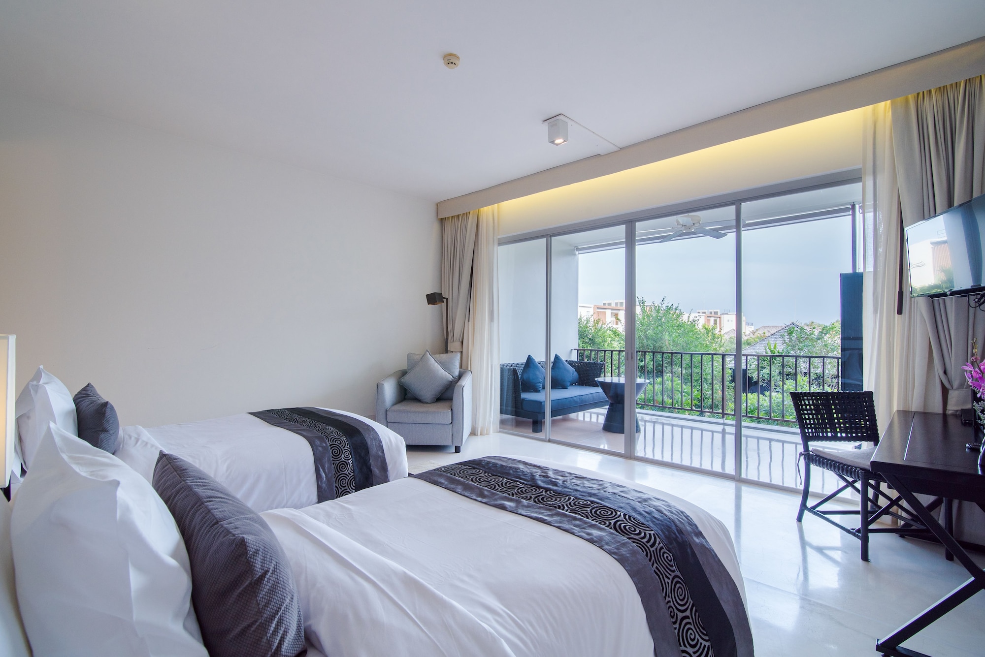 Garden, Deluxe, King Bed