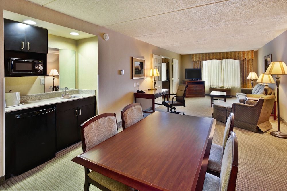 Holiday Inn Hotel Suites Ann Arbor Univ Michigan 45/73
