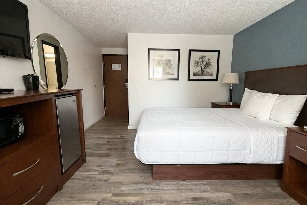 Hotel 8 Fergus Falls 13/49
