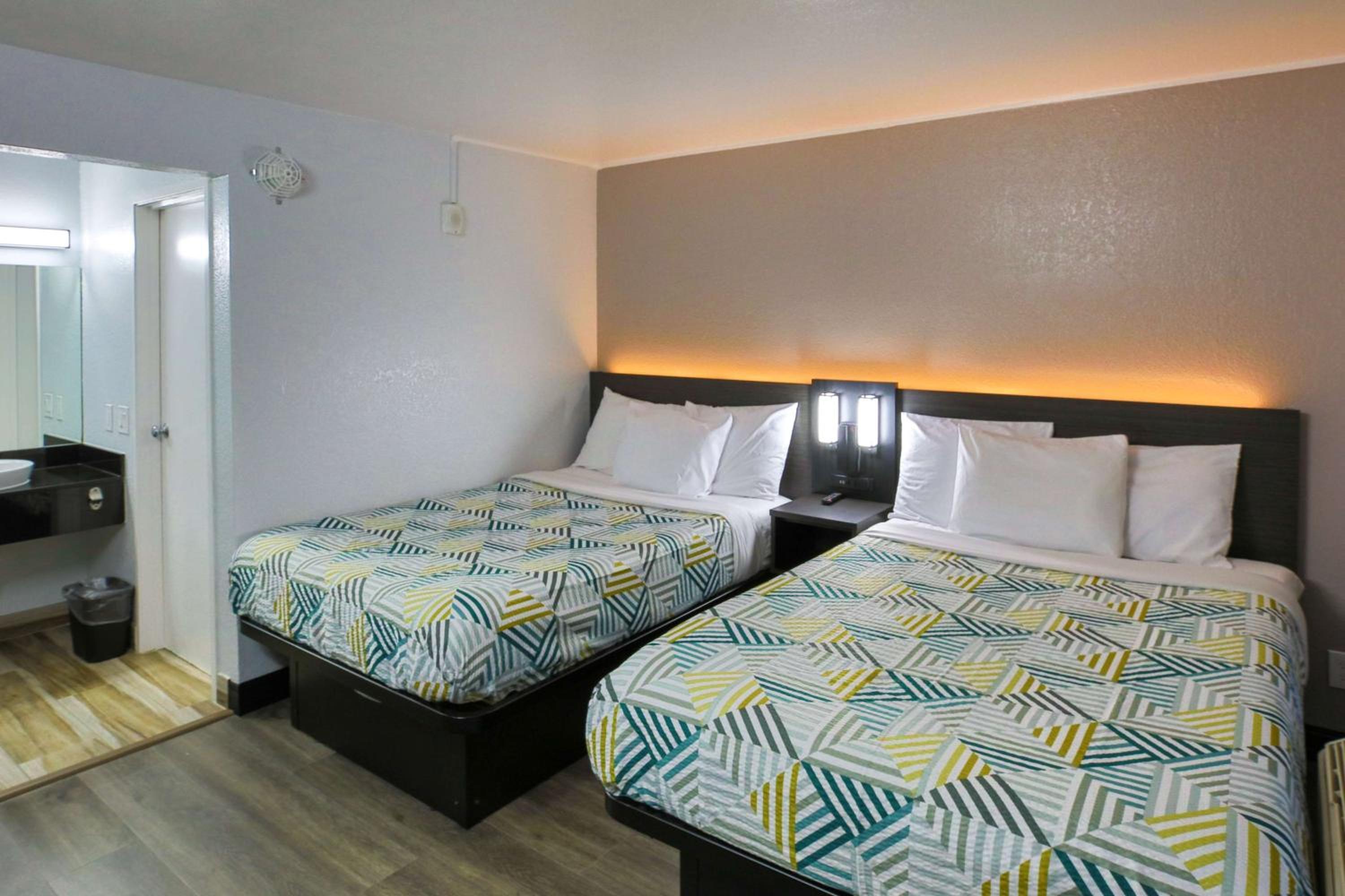 ROOM, QUADRUPLE, ACCESSIBLE