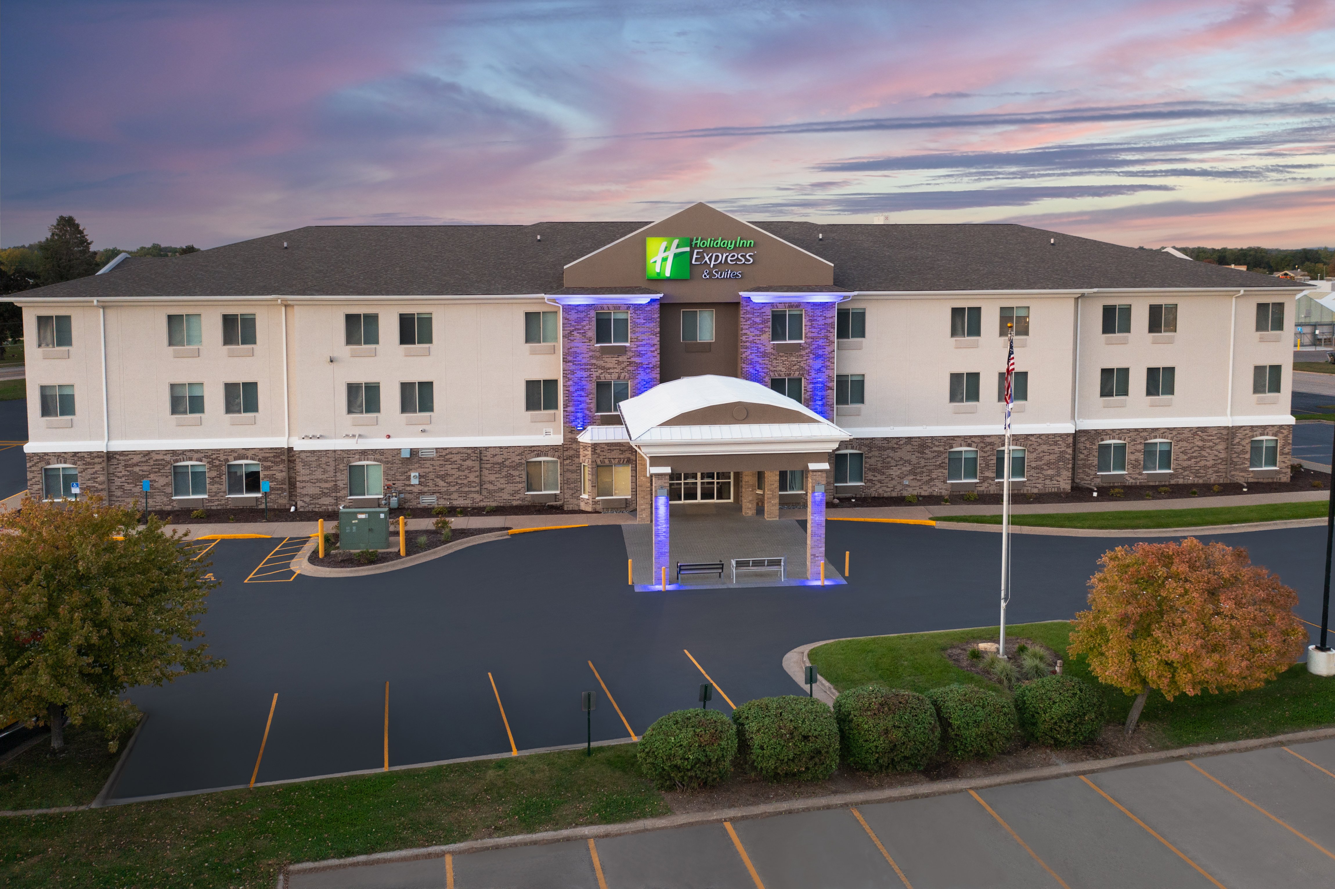 Holiday Inn Express Hotel Suites Clinton 47/50