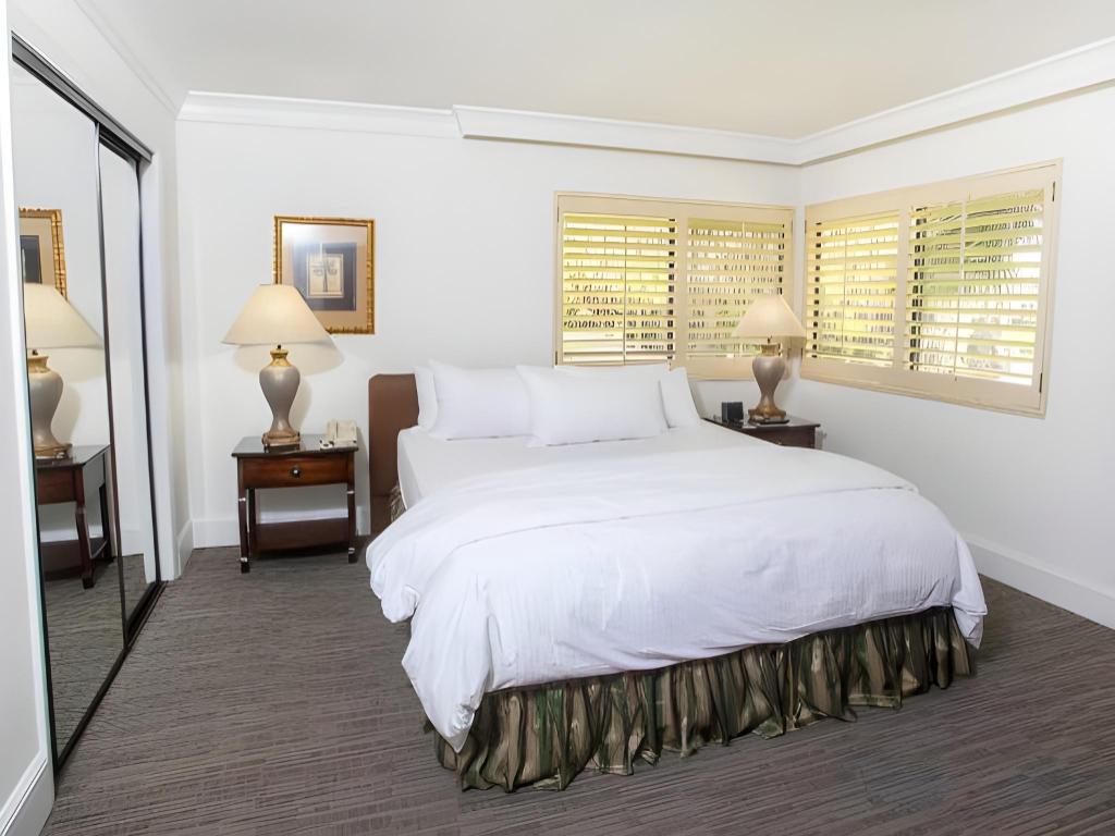 2 BEDROOMS, SUITE, KING AND QUEEN BED