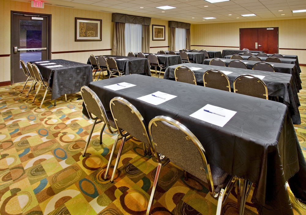 Holiday Inn Express Hotel & Suites Guthrie North Edmond 44/46