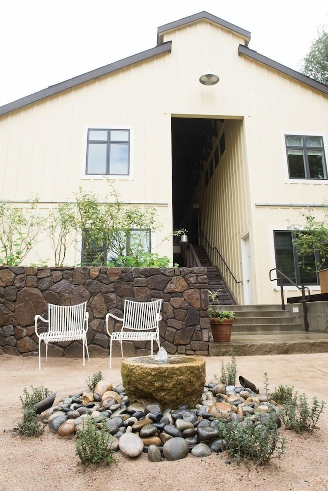 FARMHOUSE INN 6/50