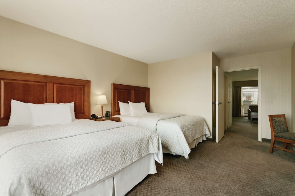 Embassy Suites by Hilton Dulles North Loudoun 10/58