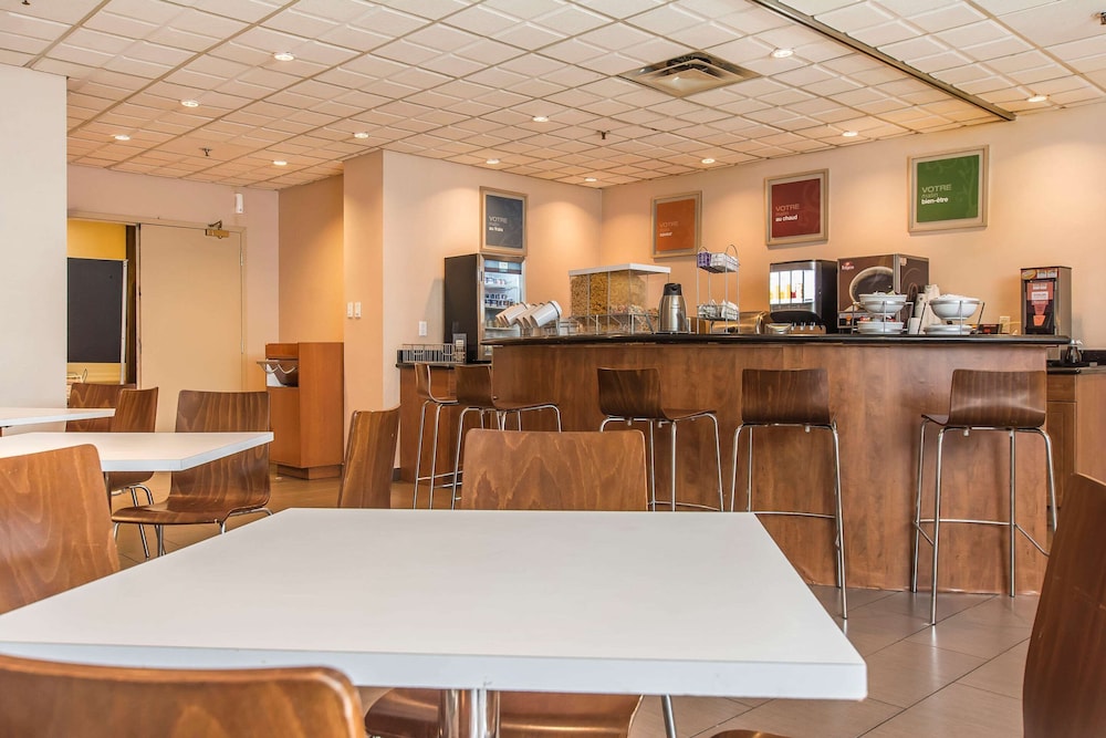 Comfort Suites Downtown Montreal 38/49