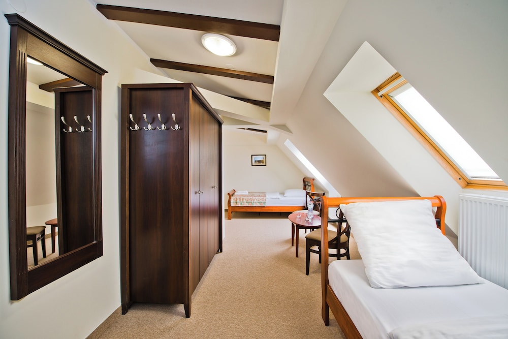 ECONOMY, TWIN BEDS