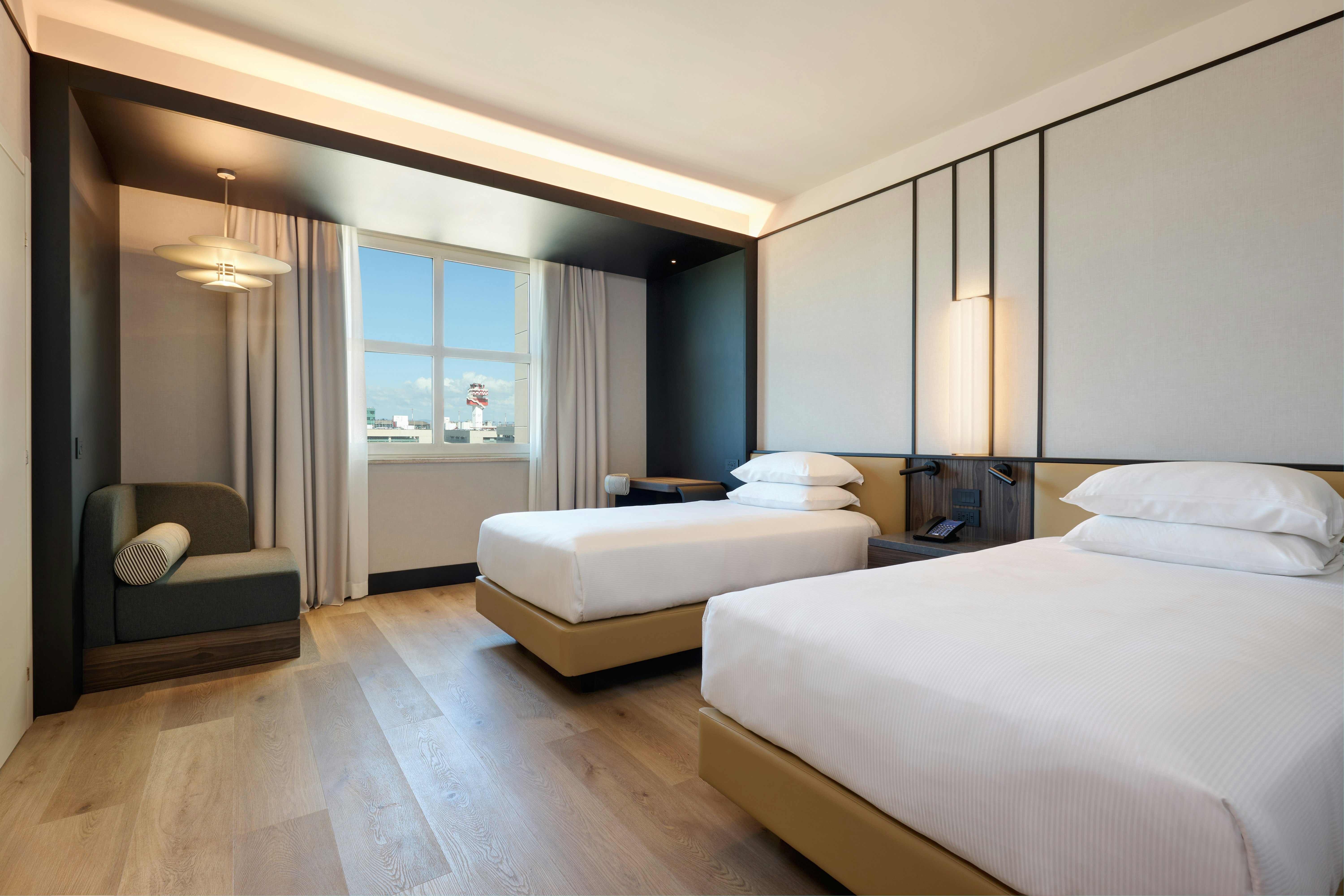 DELUXE, TWIN BEDS