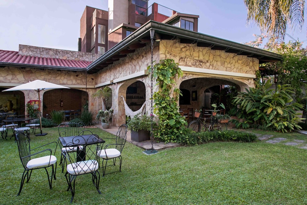 LAS LOMAS CASA HOTEL 69/75