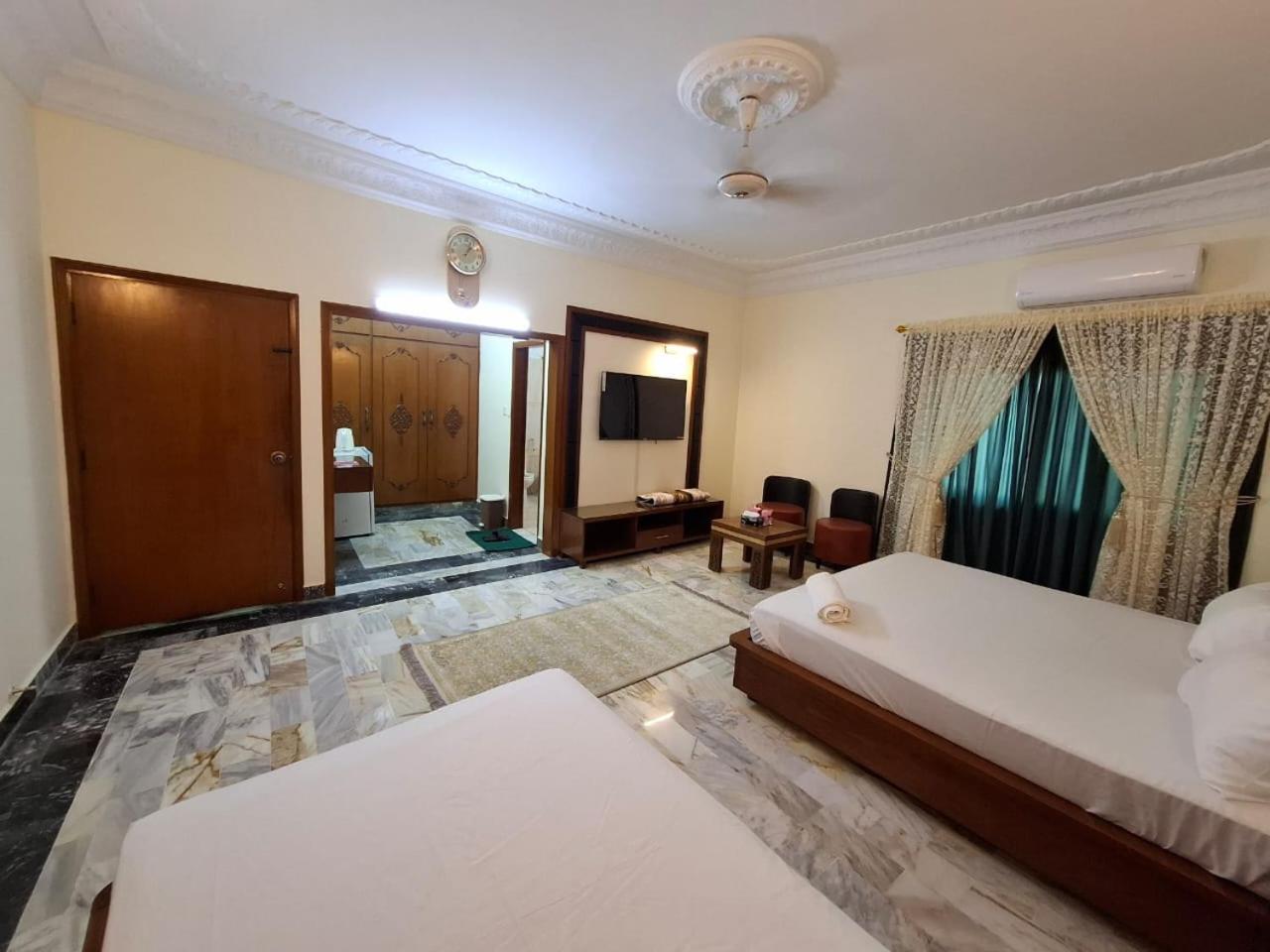 White House Karachi 27/48