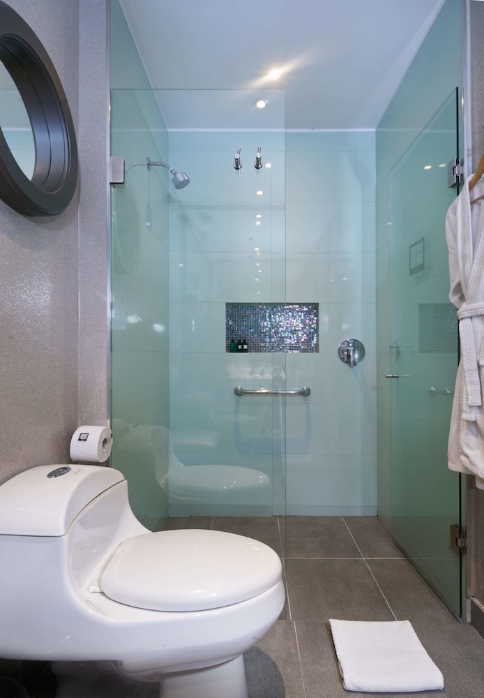 Family Suite, King and Twin Beds, 100 Luxury Suites By Preferred 3/5