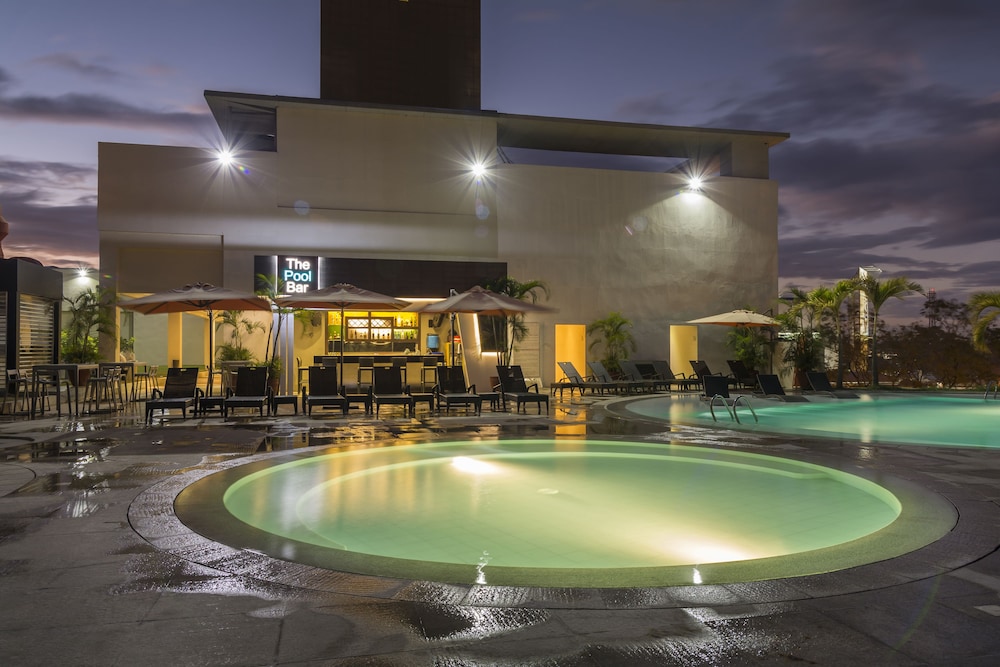 Limketkai Luxe Hotel 3/50