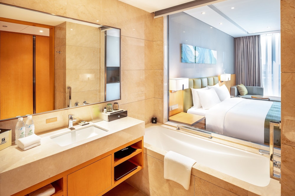 Holiday Inn Neijiang Riverside 13/81