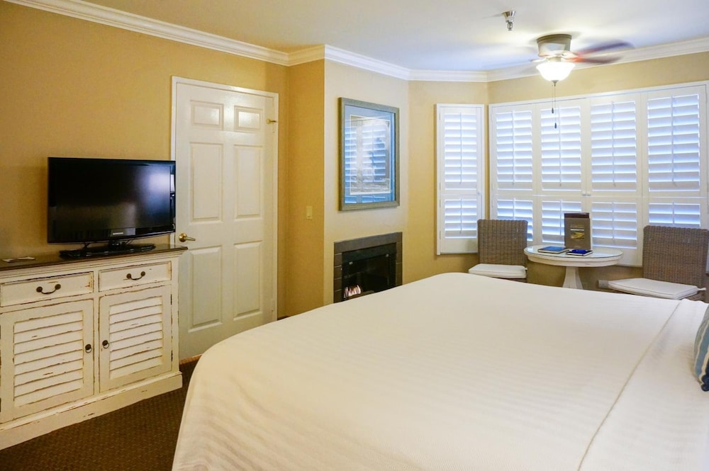 Sand Pebbles Inn 17/34