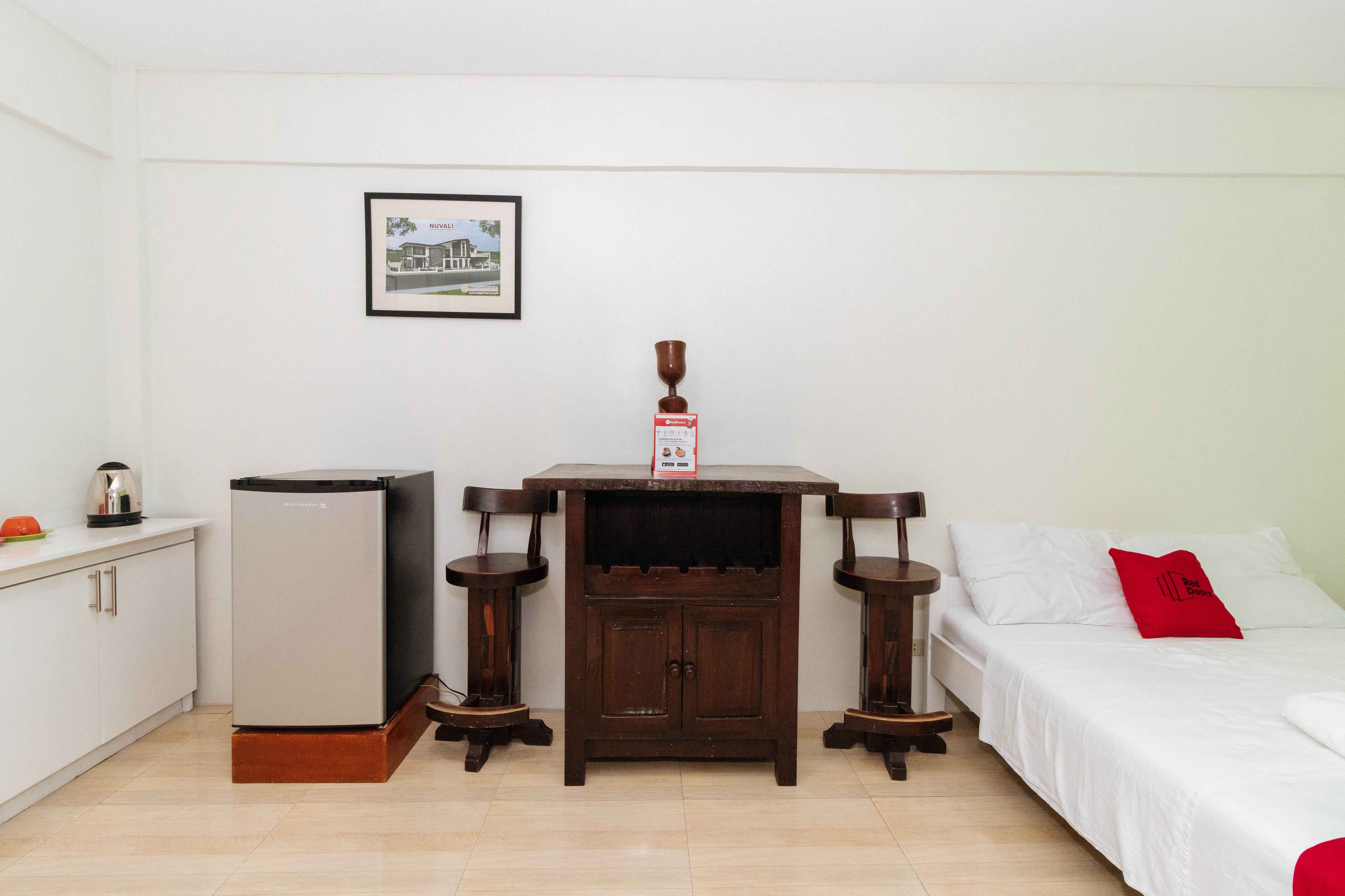 RedDoorz @ DBuilders Rooms Ph1 Taguig 17/28