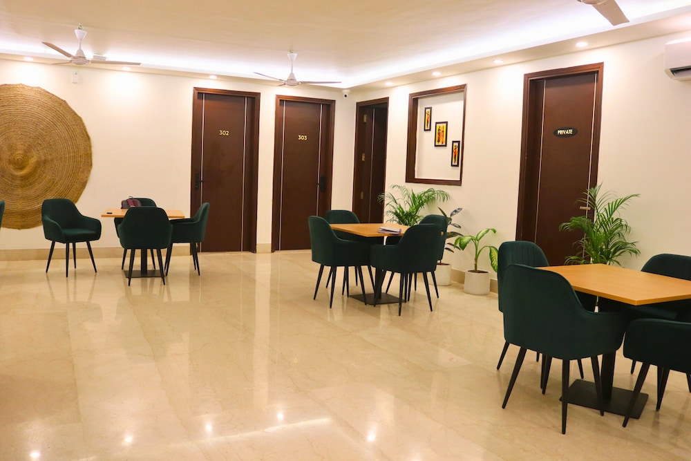 AVA Hotels and Corporate Stays Golf course 22/34