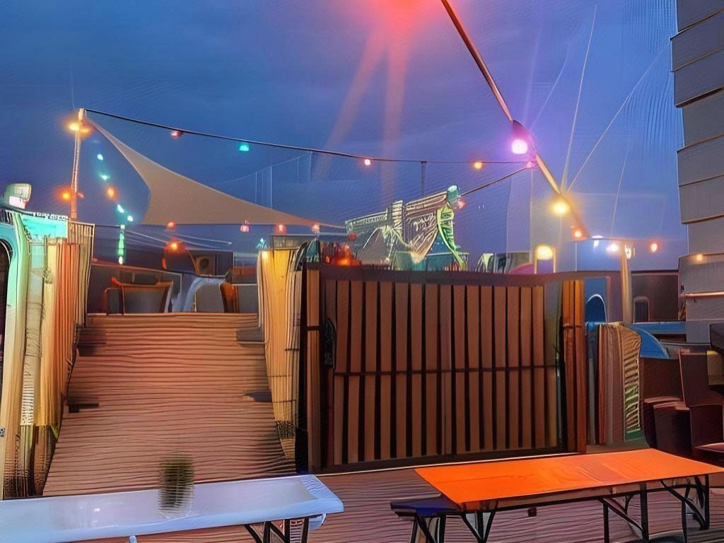 Urban Camper Hostel & Bar 6/28
