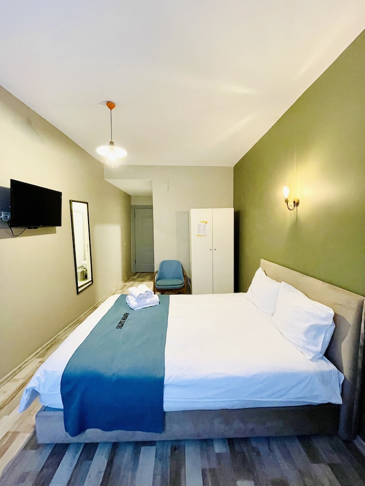 Puffin Hostel 6/30