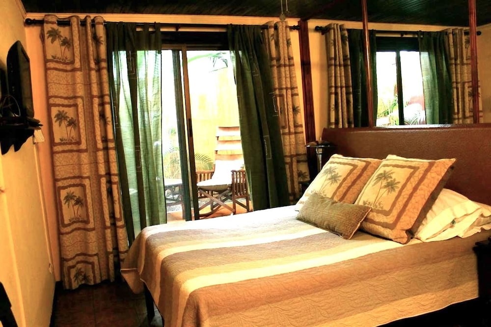 Colours Oasis Resort 28/72