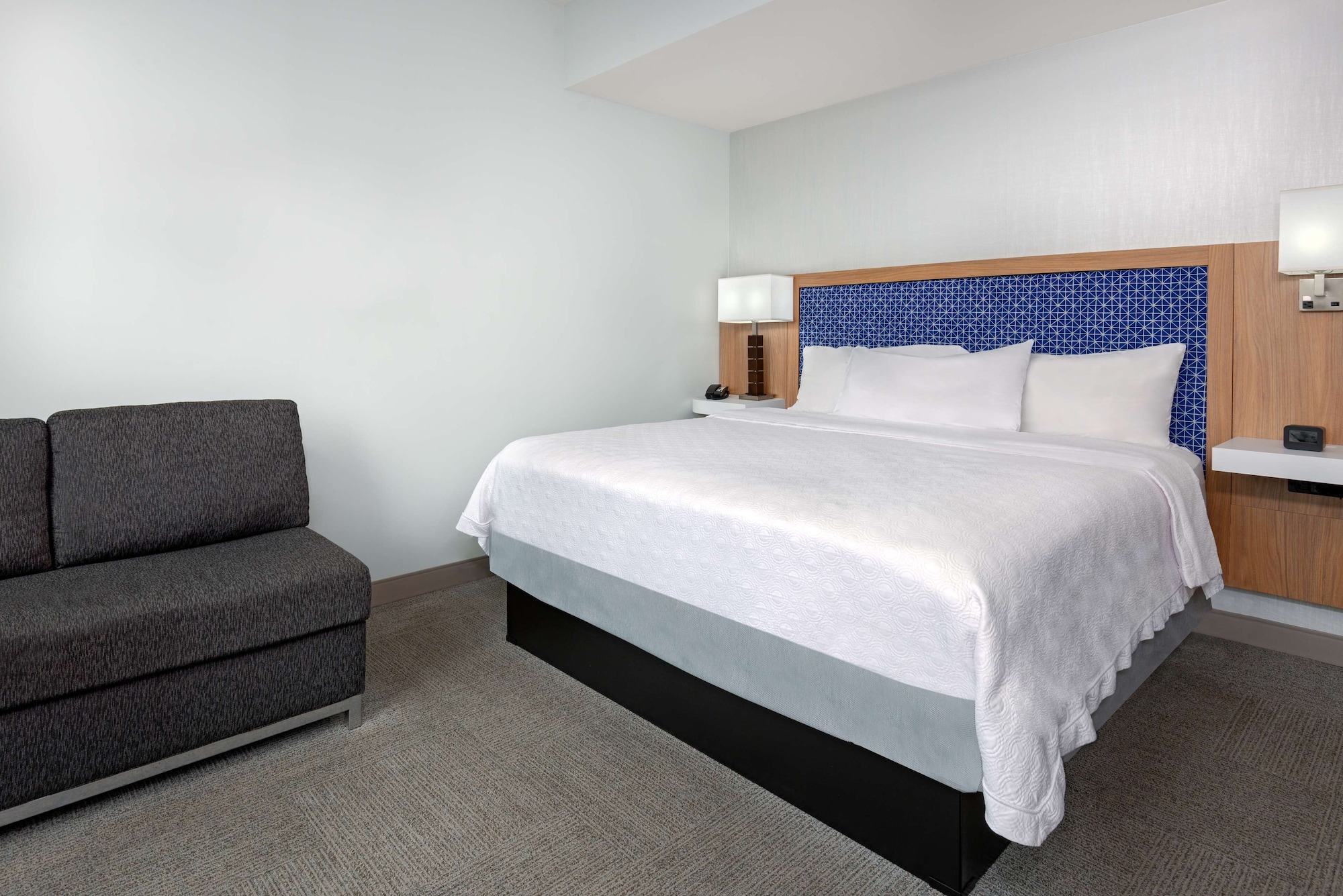 ROOM, KING BED, CITY VIEW