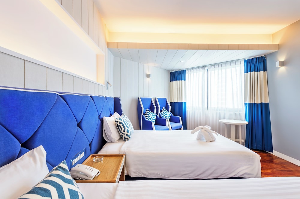 Jomtien Palm Beach Hotel and Resort 12/49