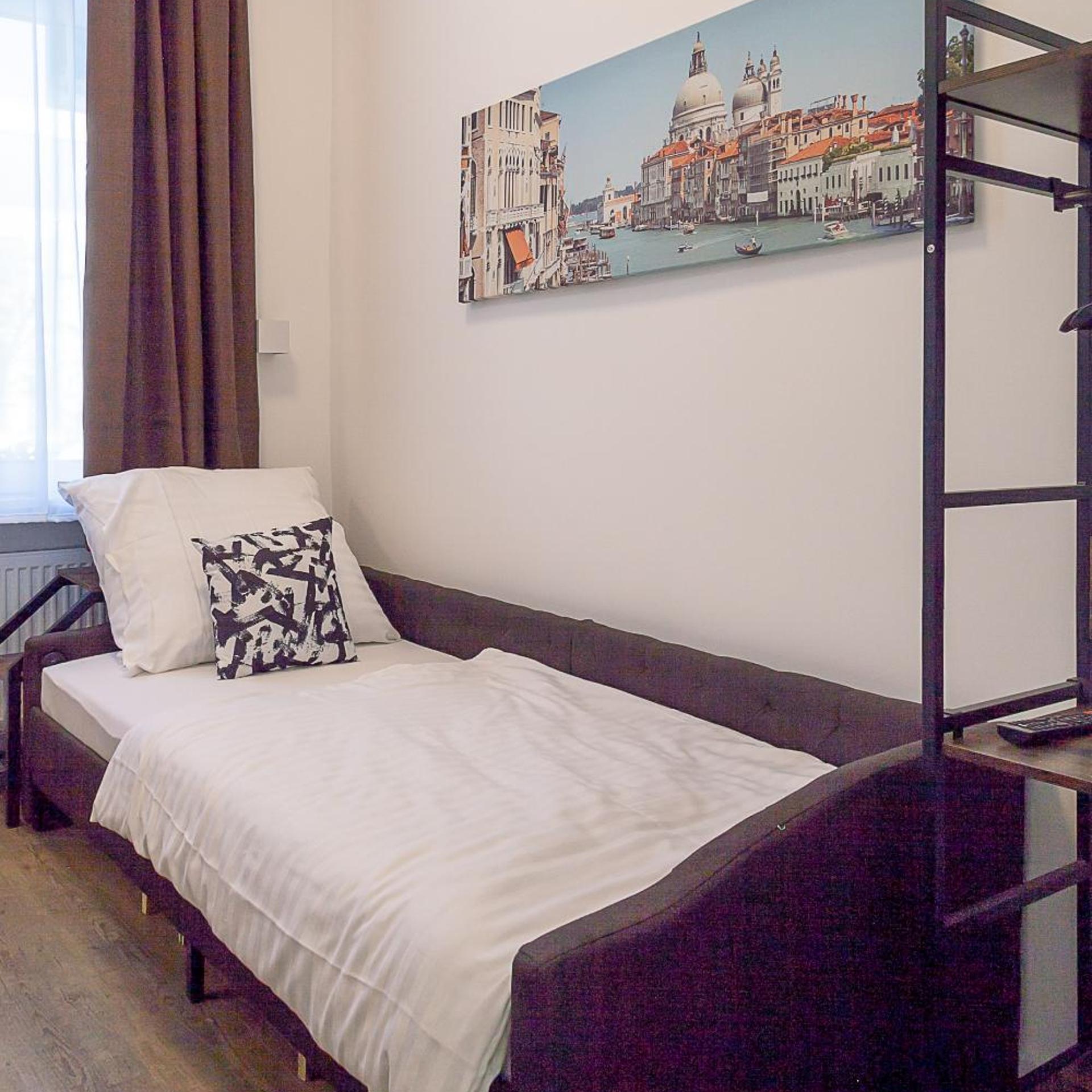 Room, Twin Beds, External Bathroom