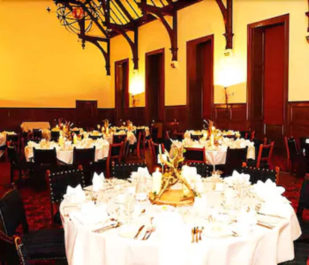 restaurant cafeteria
