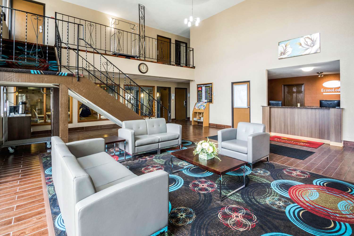 Econo Lodge La Crosse North 24/27