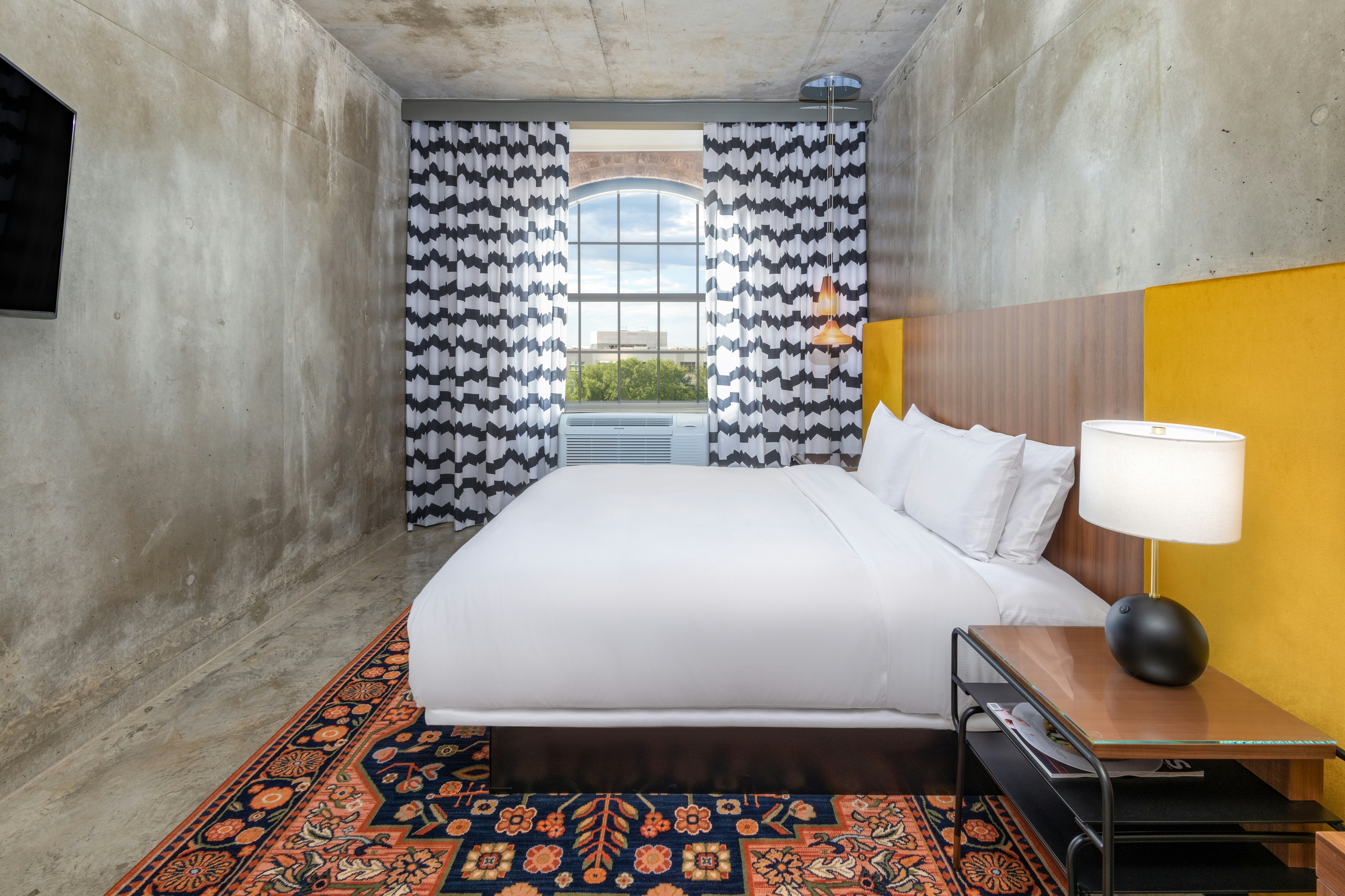 ROOM, KING BED, ACCESSIBLE