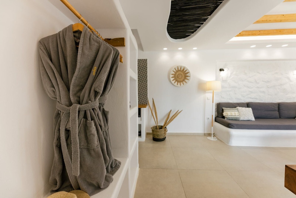 Naxos Finest Hotel Villas 8/50