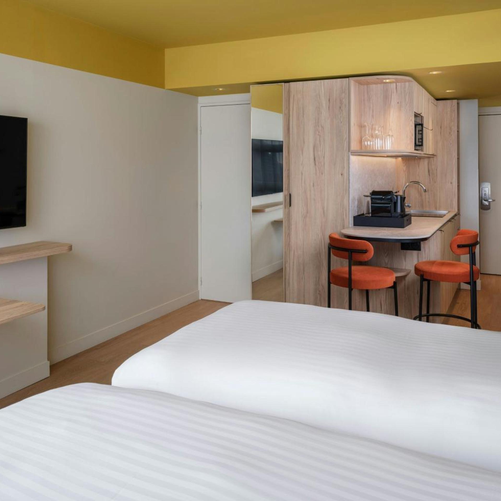 Studio, Twin Beds, City View, Sofa