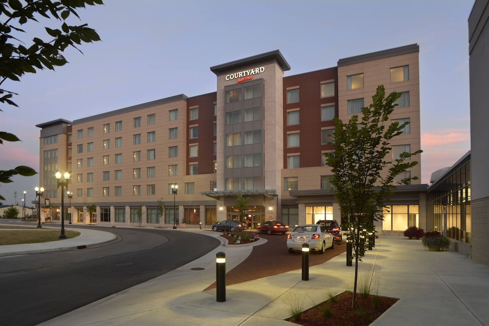 Courtyard Muncie at Horizon Convention Center 6/55