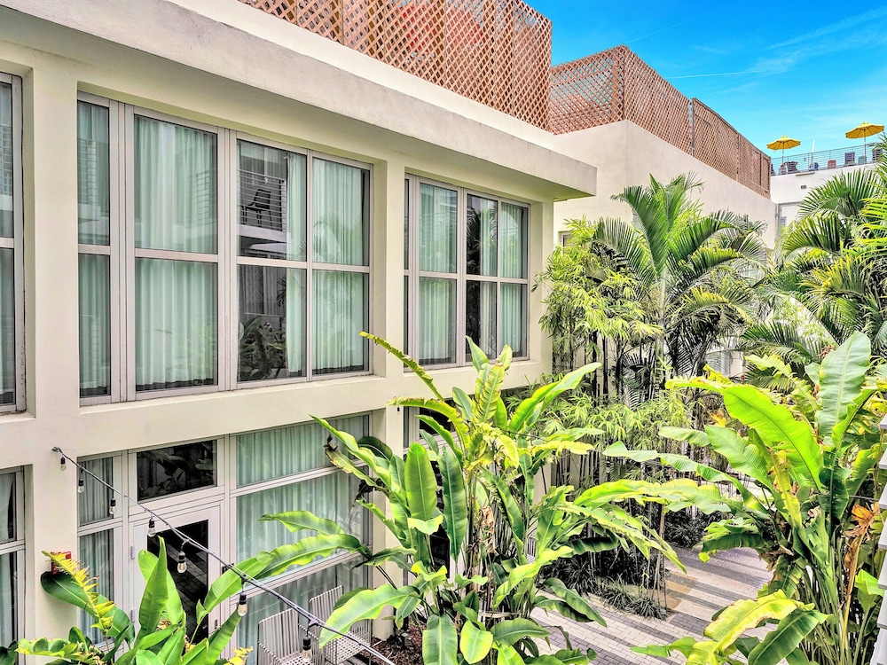 Fairwind Hotel Miami Beach 4/86